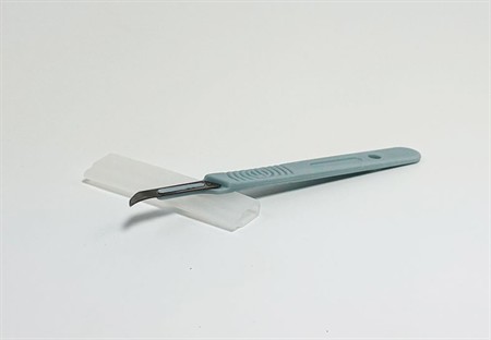 Sprättkniv med böjt blad